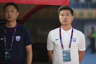 Cười rụng răng! Trường hợp tên bóng đá Trung Quốc: Trương Vệ chuyển chân!